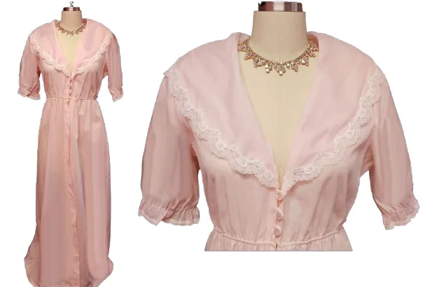 VINTAGE 1980s DESIGNER DIANE VON FURSTENBERG PINK PEIGNOIR ADORNED WITH SCALLOPED LACE